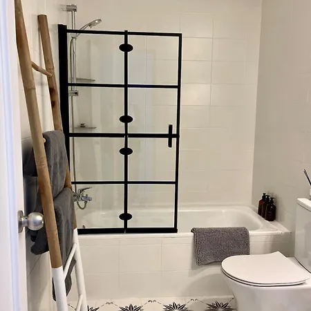 Casa Alpha - Modern 3 Bed 2 Bath Apartment *