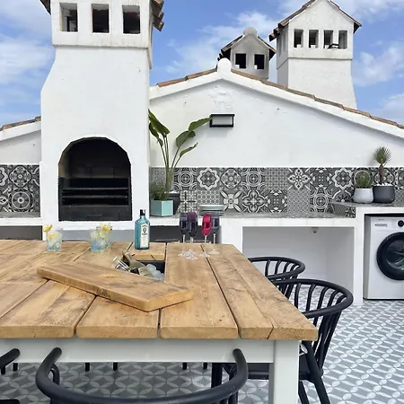 Casa Alpha - Modern 3 Bed 2 Bath Apartment *