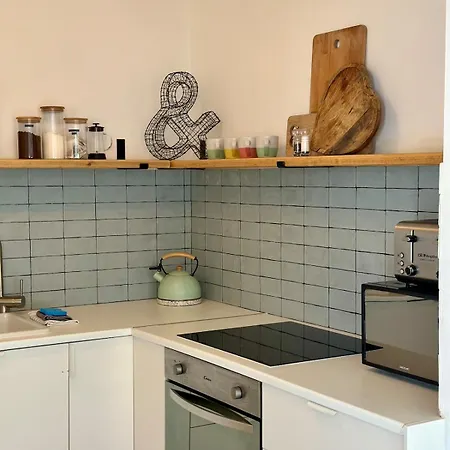 Casa Alpha - Modern 3 Bed 2 Bath Apartment *