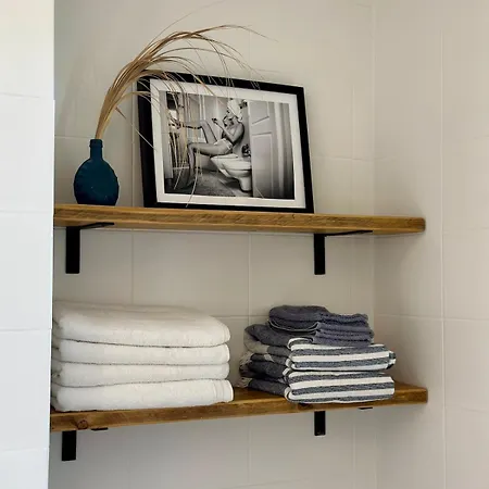 Casa Alpha - Modern 3 Bed 2 Bath Apartment *