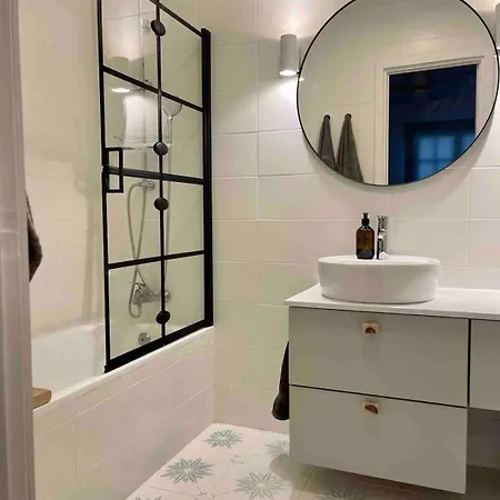 Casa Alpha - Modern 3 Bed 2 Bath Apartment *