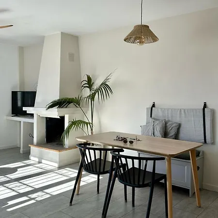 Casa Alpha - Modern 3 Bed 2 Bath Apartment
